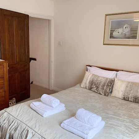 Cosy Central Windsor House Sleeps 4 מראה חיצוני תמונה