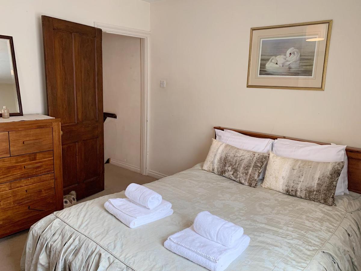 Cosy Central Windsor House Sleeps 4 מראה חיצוני תמונה